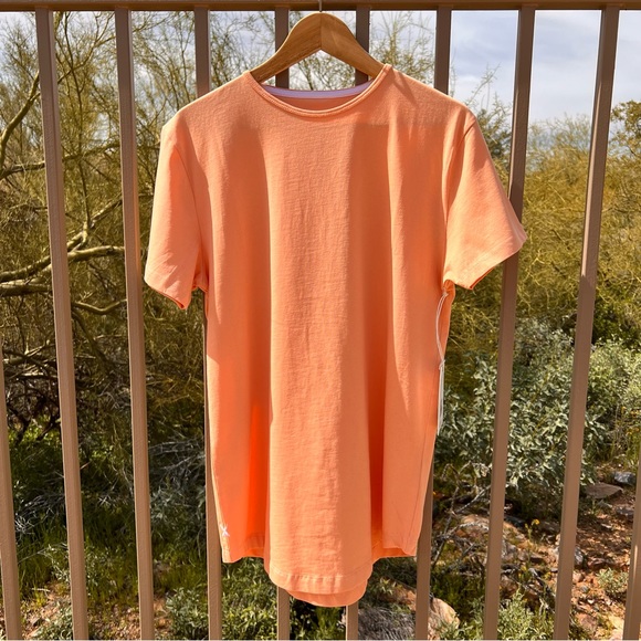 ⬇️NWT Free Planet Curve Hem Slim Fit Mens Shirt Color Moscato Size M - Picture 1 of 10